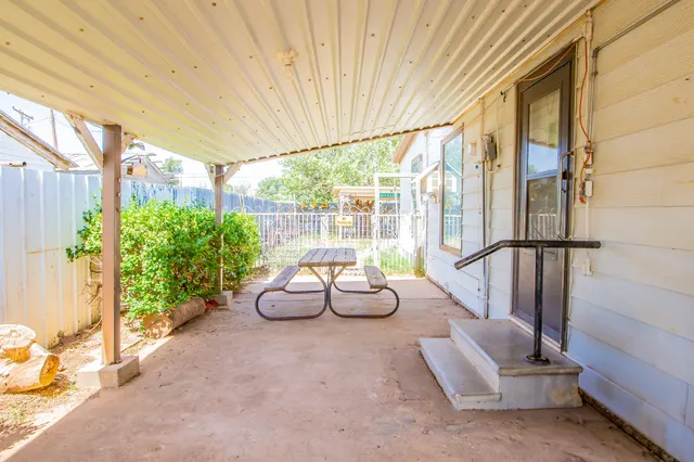 Photo 3 — 202 Avenue C, Levelland, TX 79336