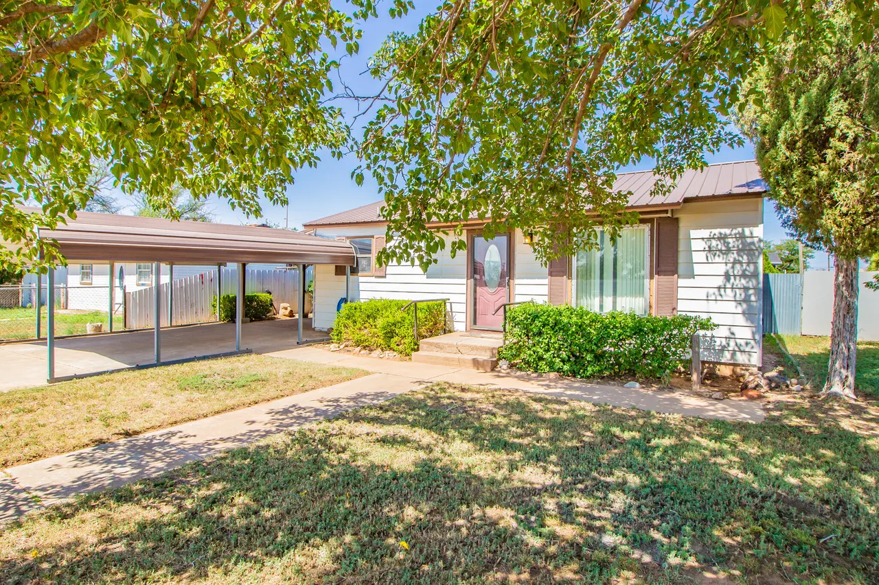 Front exterior — 202 Avenue C, Levelland, TX 79336