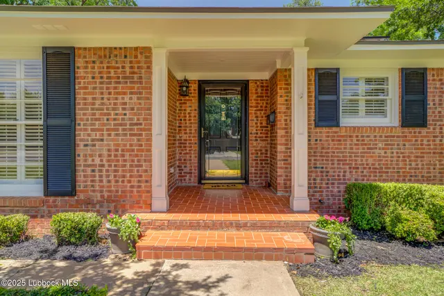 Photo 4 — 4608 18th Street, Lubbock, TX 79416