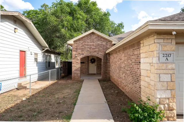 Photo 4 — 2217 15th Street, Lubbock, TX 79401
