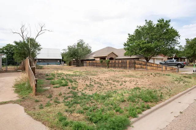 Photo 2 — 1912 15th Street, Lubbock, TX 79401