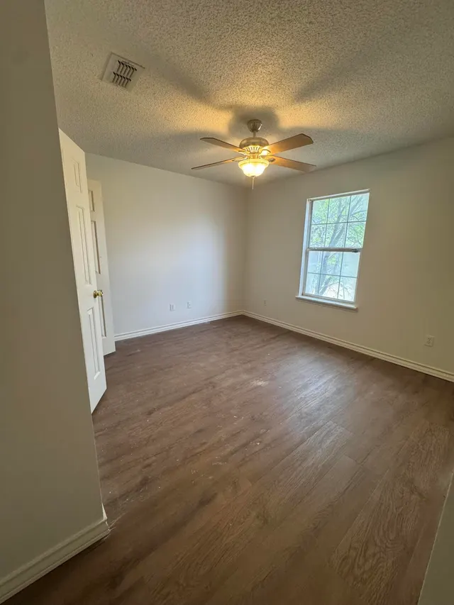 Photo 7 — 318 80th Street, Lubbock, TX 79404