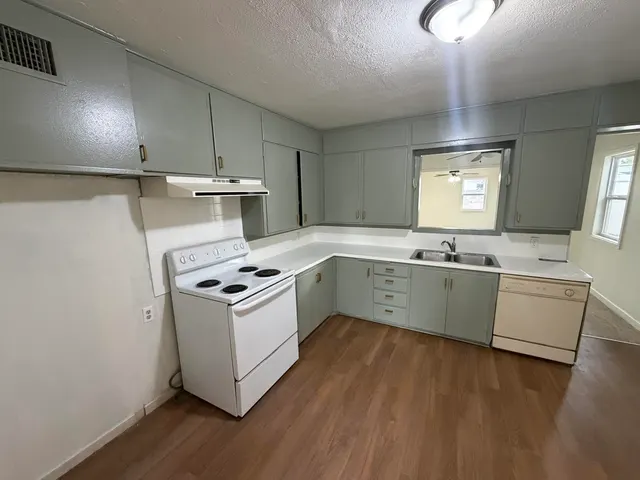 Photo 4 — 5003 35th Street, Lubbock, TX 79414