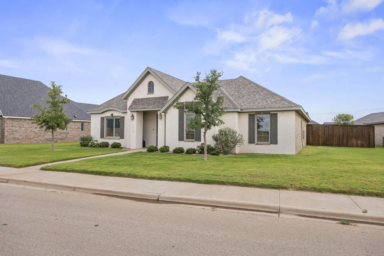 Photo 3 — 7002 103rd Street, Lubbock, TX 79424
