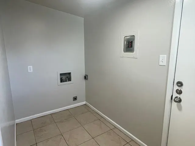 Photo 7 — 4602 52nd Street, Lubbock, TX 79414