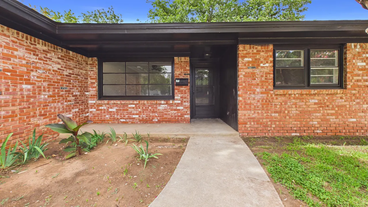 Photo 2 — 3010 69th Street, Lubbock, TX 79413
