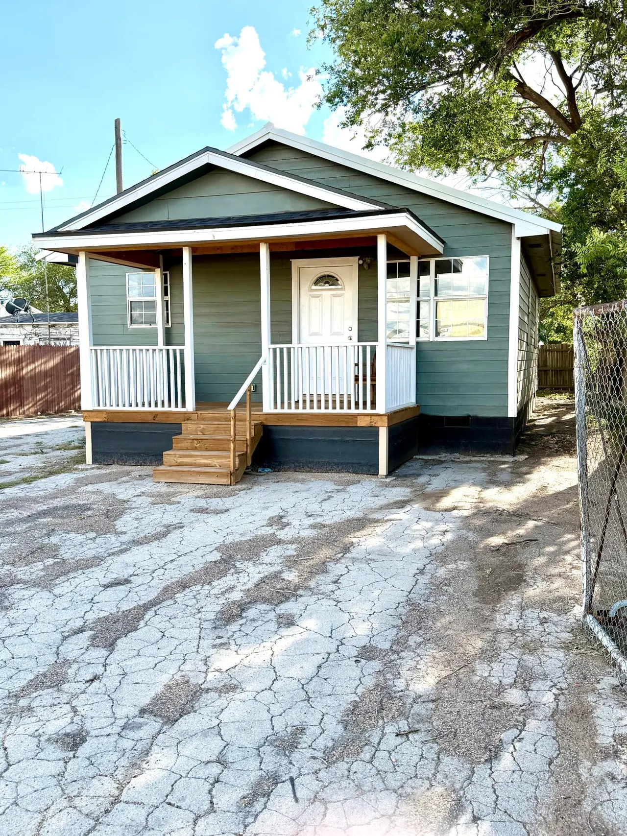 Front exterior — 911 N Date Street, Plainview, TX 79072