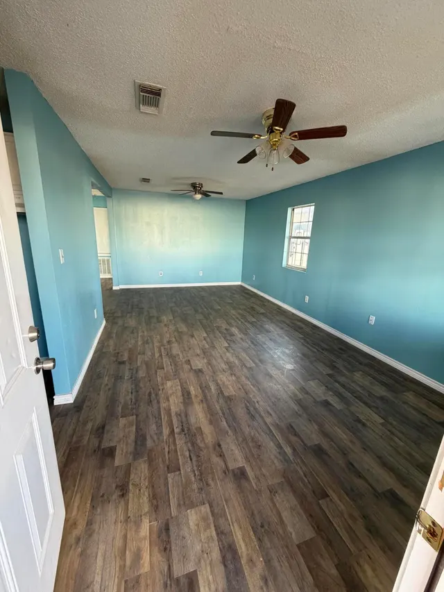Photo 3 — 911 N Date Street, Plainview, TX 79072