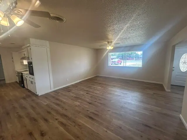 Photo 4 — 1926 Avenue H, Levelland, TX 79336