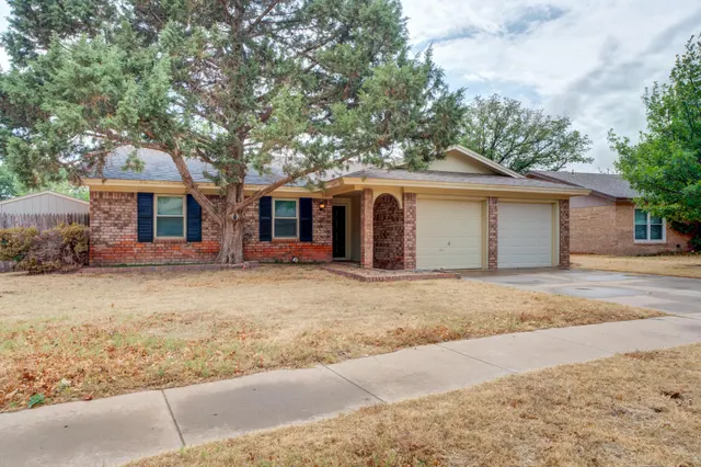 Photo 2 — 5517 1st Place, Lubbock, TX 79416