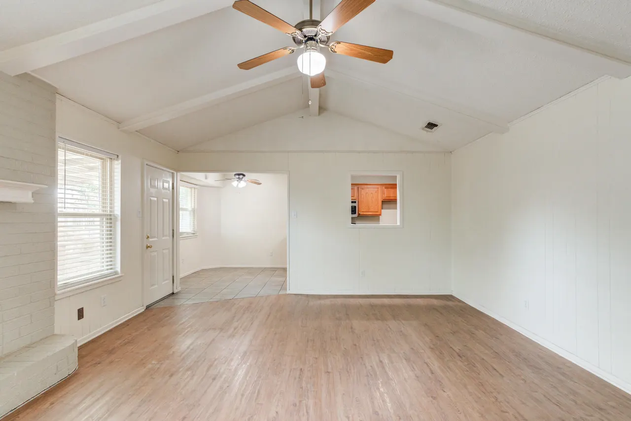 Photo 7 — 5517 1st Place, Lubbock, TX 79416