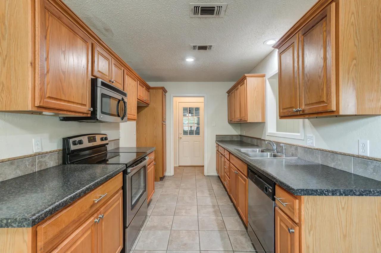 Photo 14 — 5517 1st Place, Lubbock, TX 79416