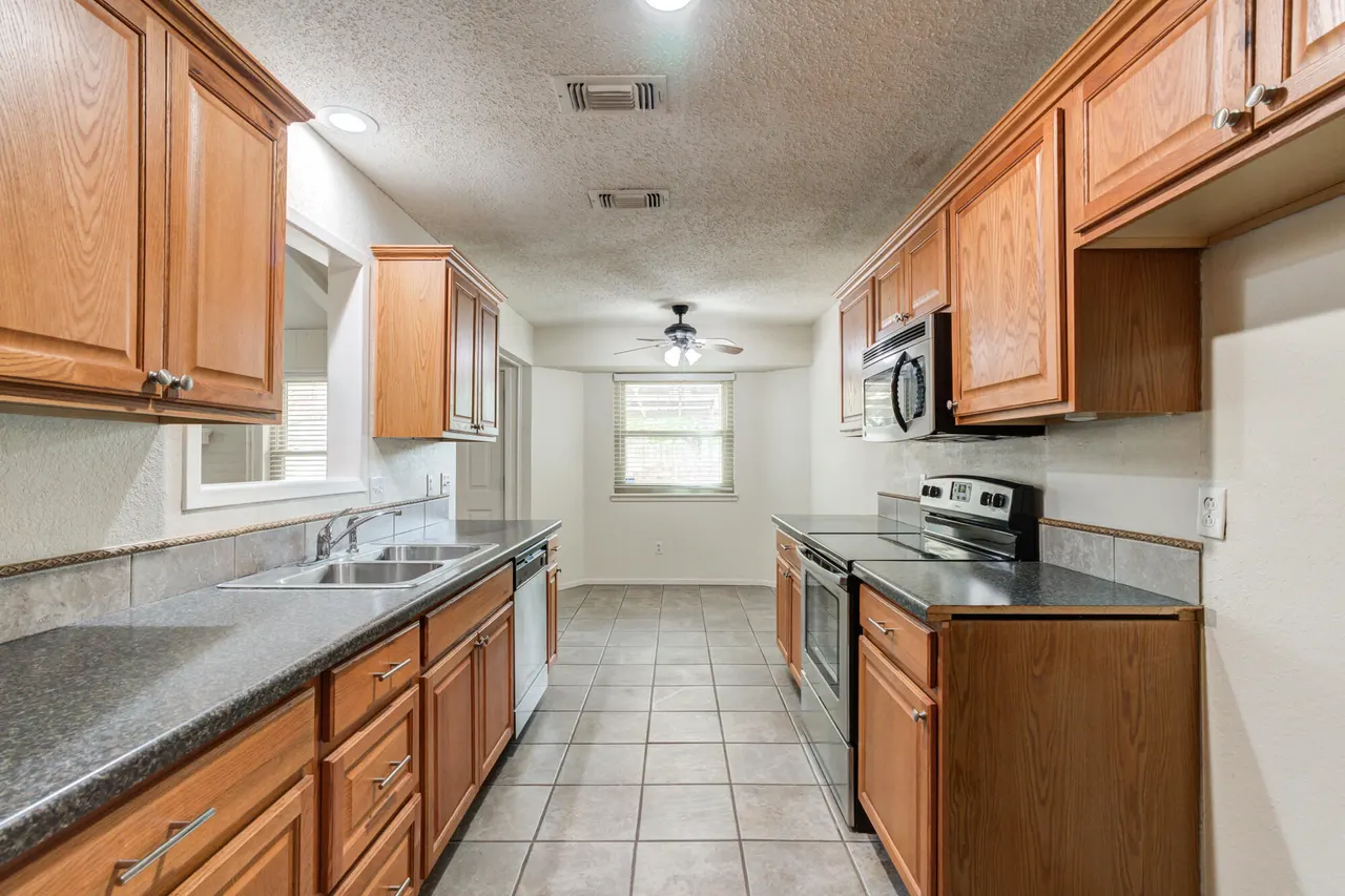 Photo 19 — 5517 1st Place, Lubbock, TX 79416
