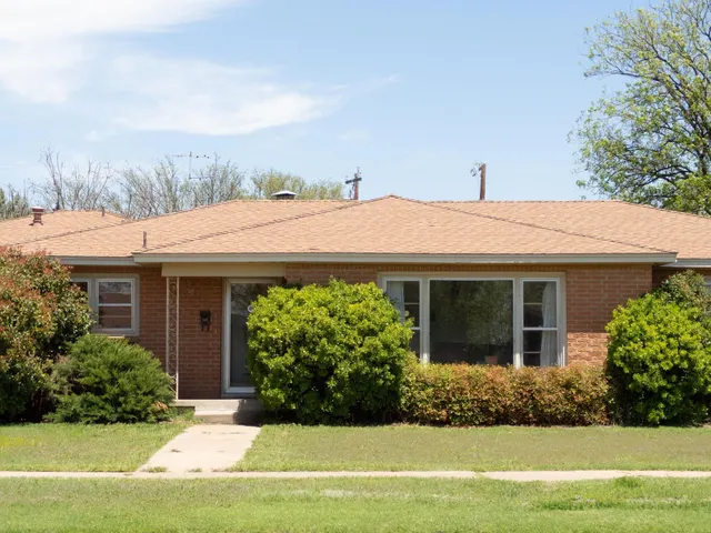 Front exterior — 824 W Tennessee Street, Floydada, TX 79235