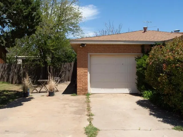 Photo 2 — 824 W Tennessee Street, Floydada, TX 79235