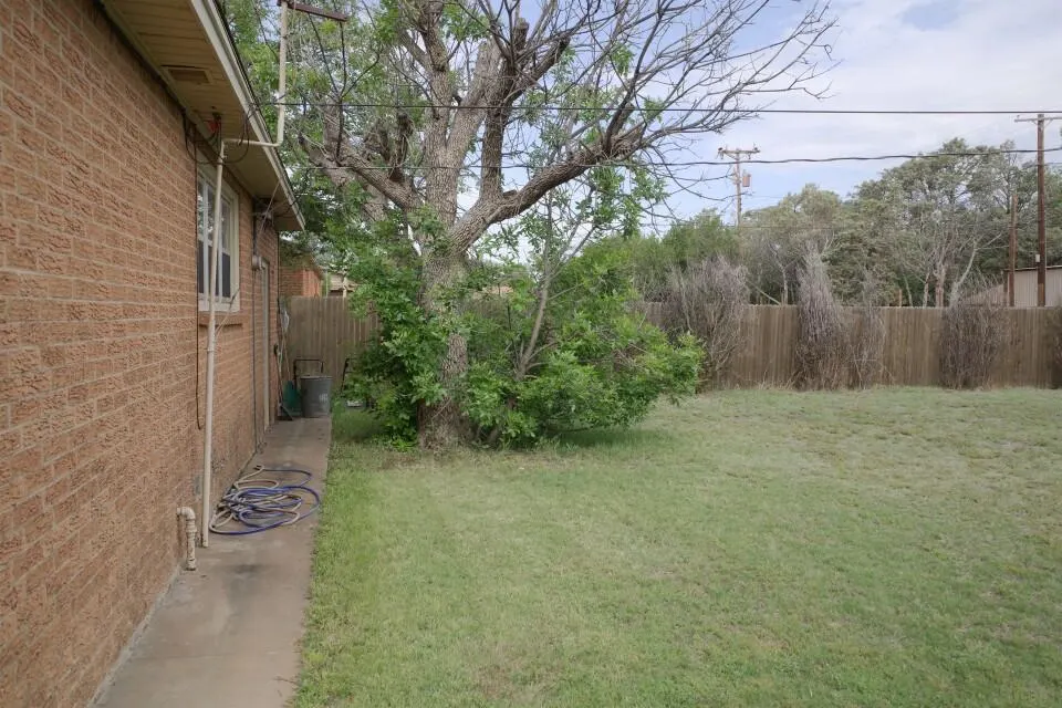 Photo 36 — 824 W Tennessee Street, Floydada, TX 79235