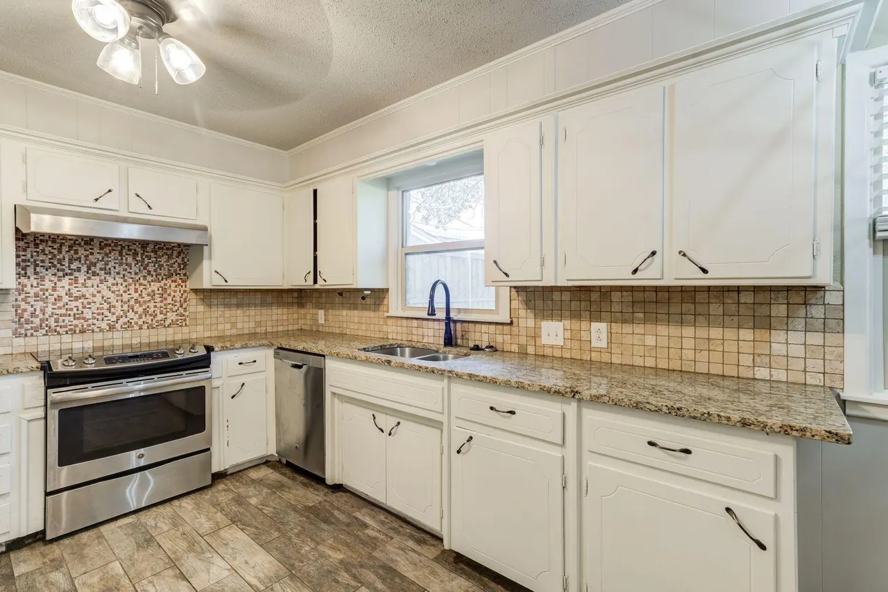 Photo 13 — 3004 69th Street, Lubbock, TX 79413