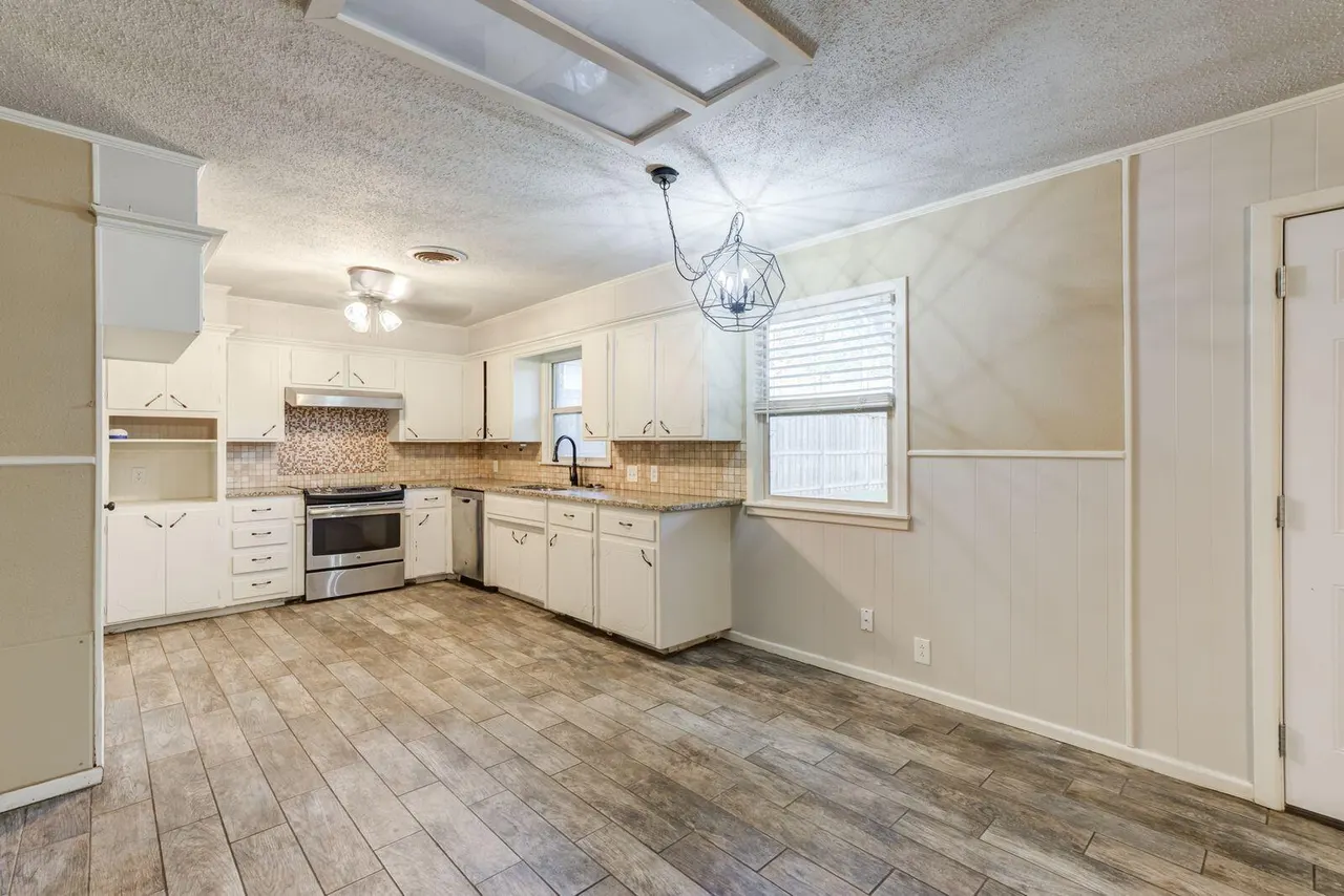 Photo 12 — 3004 69th Street, Lubbock, TX 79413