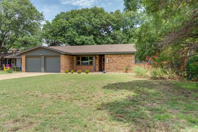 Photo 2 — 3004 69th Street, Lubbock, TX 79413