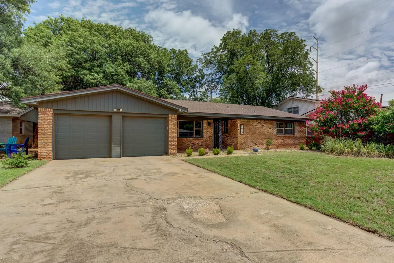 Photo 3 — 3004 69th Street, Lubbock, TX 79413