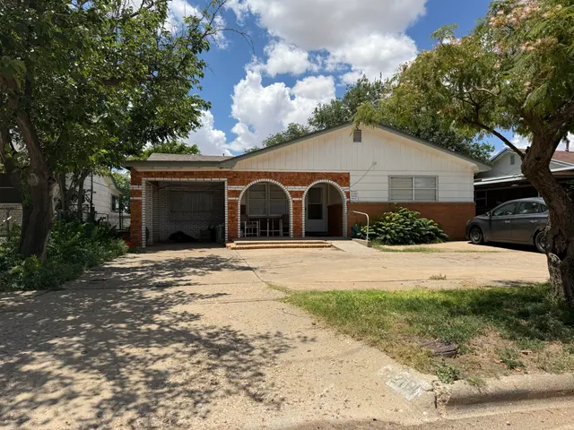 Photo 6 — 3011 E 3rd Street, Lubbock, TX 79403
