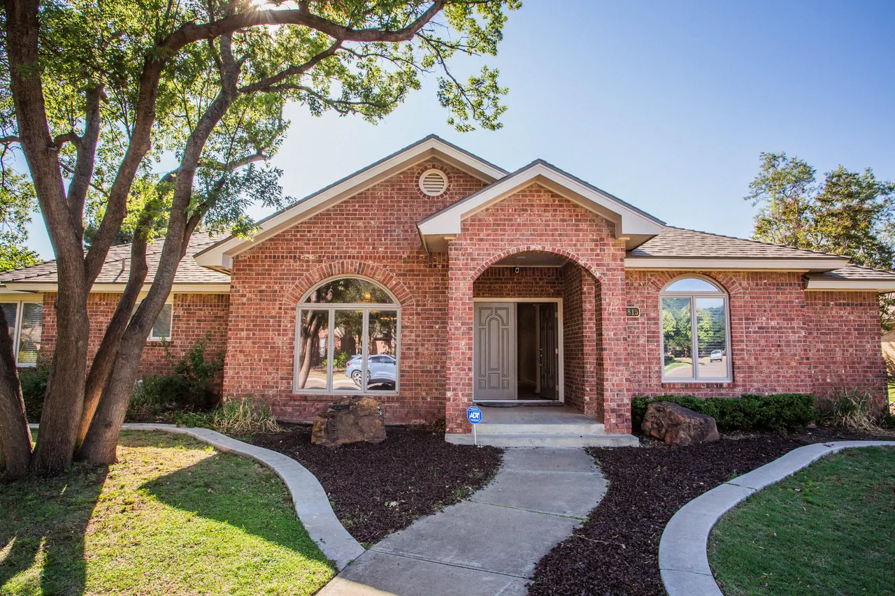 Photo 2 — 4815 2nd Drive, Lubbock, TX 79416