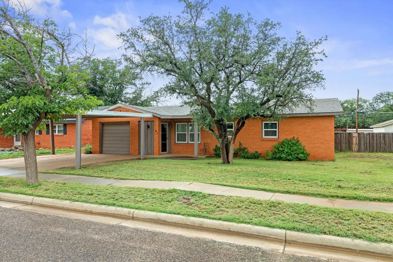 Front exterior — 707 Skyline Drive, Lamesa, TX 79331