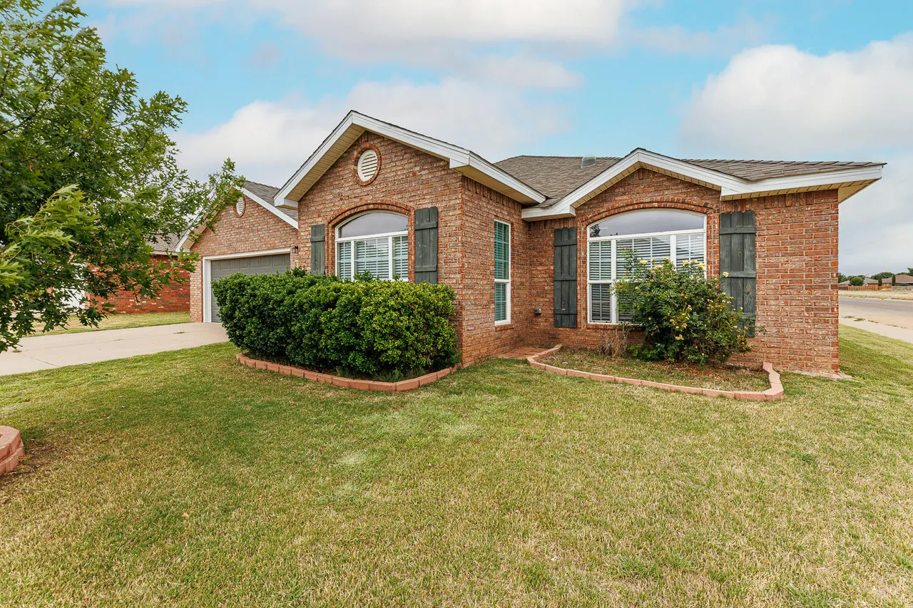 Photo 2 — 10602 Clinton Avenue, Lubbock, TX 79424