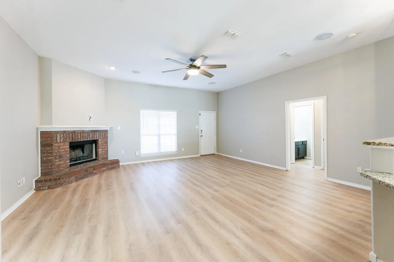Photo 7 — 10602 Clinton Avenue, Lubbock, TX 79424
