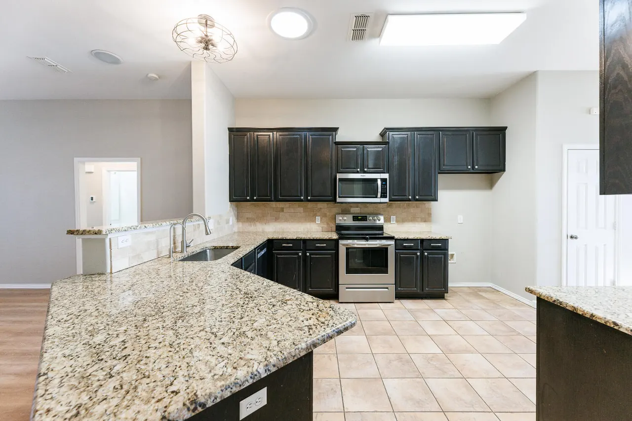 Photo 12 — 10602 Clinton Avenue, Lubbock, TX 79424