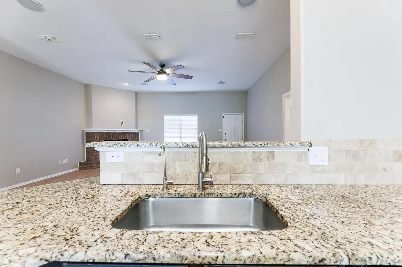 Photo 13 — 10602 Clinton Avenue, Lubbock, TX 79424