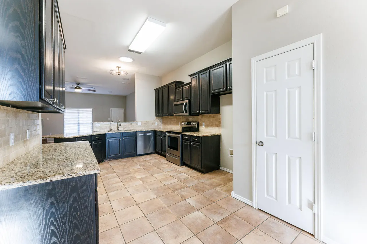 Photo 17 — 10602 Clinton Avenue, Lubbock, TX 79424