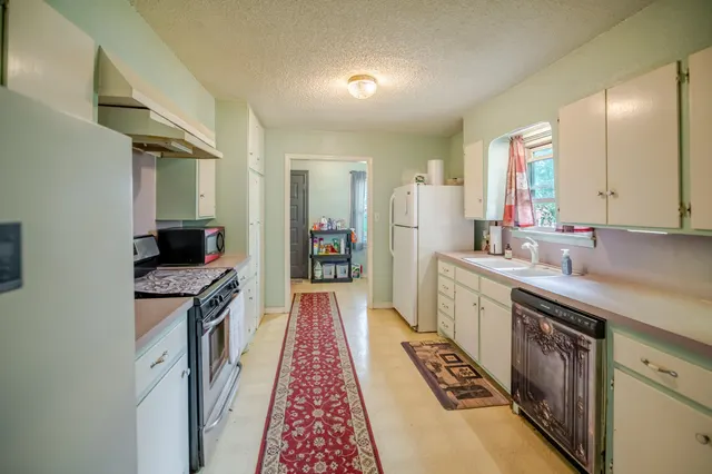 Photo 6 — 2408 Globe Avenue, Lubbock, TX 79404