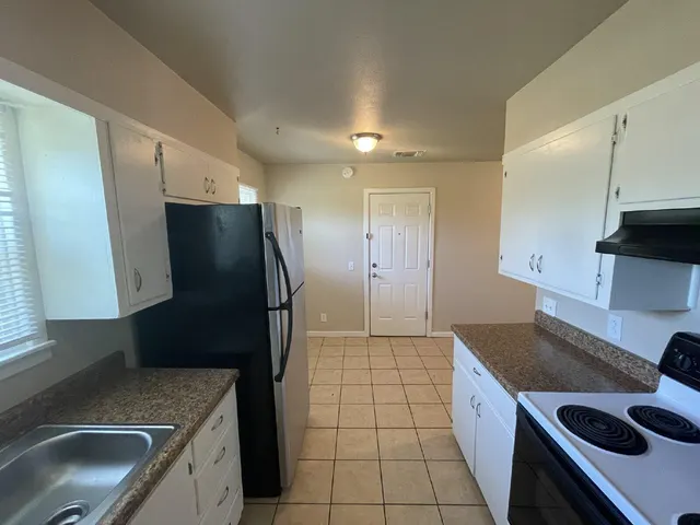 Photo 5 — 4509 36th Street, Lubbock, TX 79414