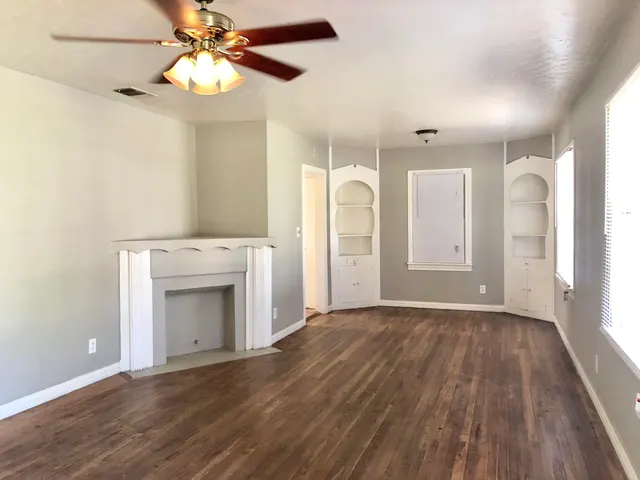 Photo 2 — 2405 27th Street Front, Lubbock, TX 79411