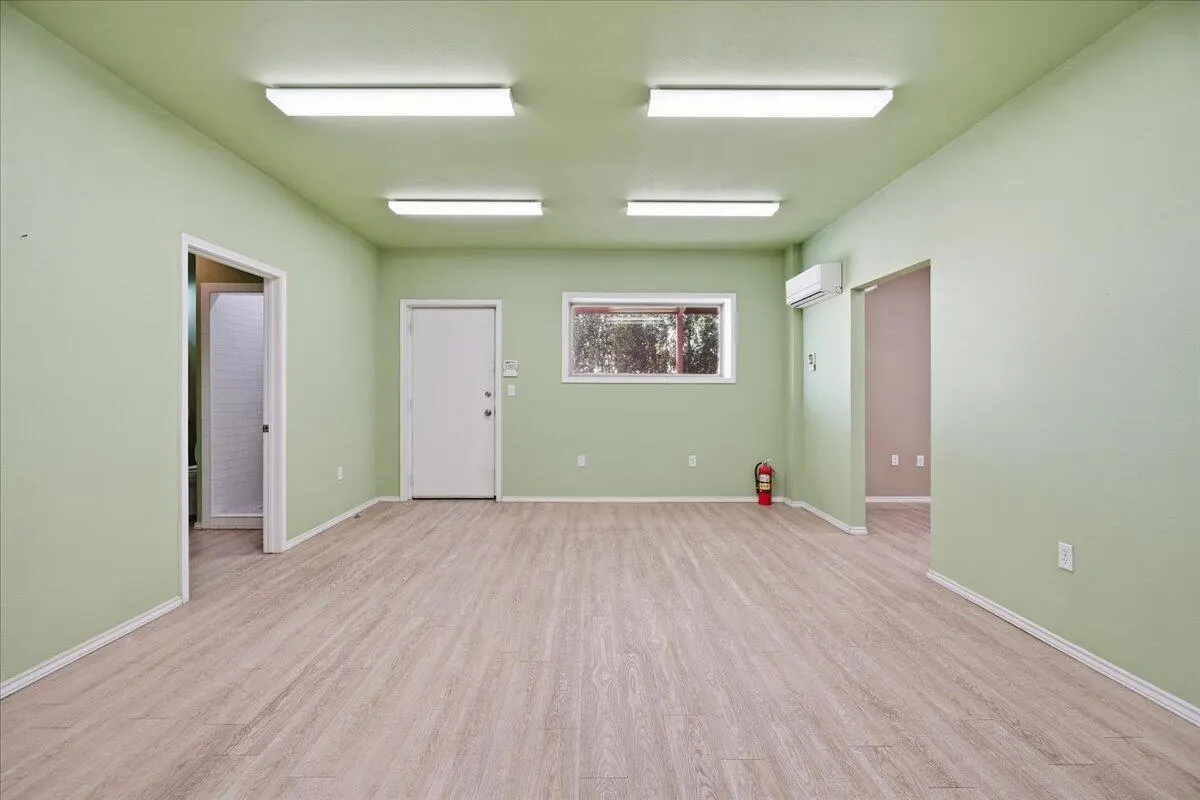 Photo 16 — 3118 E Slaton Road, Lubbock, TX 79404