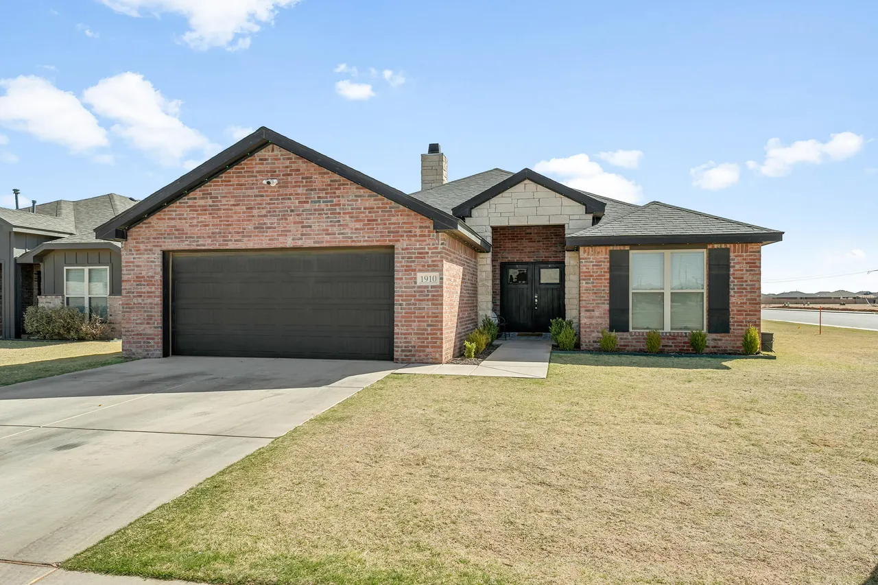 Photo 2 — 1910 Durham Avenue, Wolfforth, TX 79382