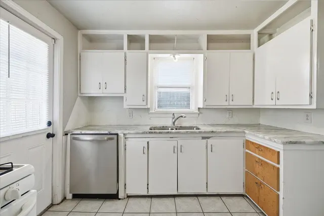 Photo 4 — 2005 26th Street, Lubbock, TX 79411