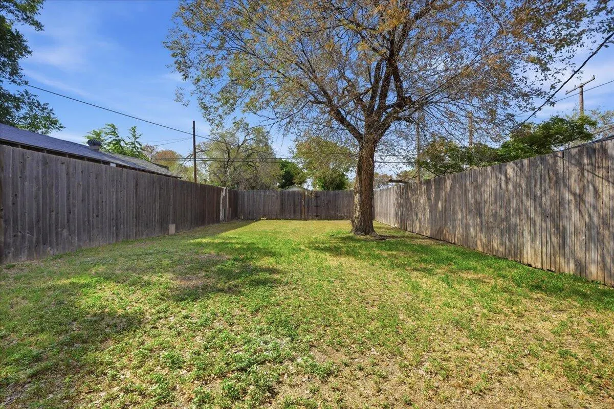 Photo 11 — 2005 26th Street, Lubbock, TX 79411