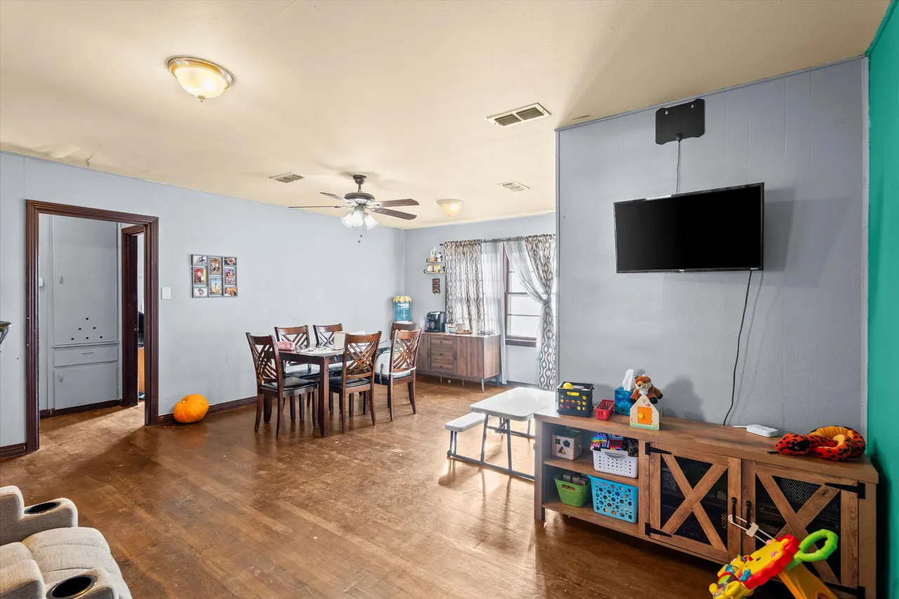 Photo 4 — 1915 37th Street, Lubbock, TX 79412