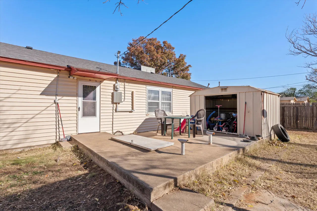 Photo 16 — 1915 37th Street, Lubbock, TX 79412