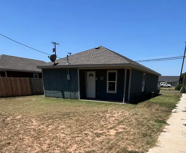 Photo 2 — 1001 Zenith Avenue, Lubbock, TX 79403