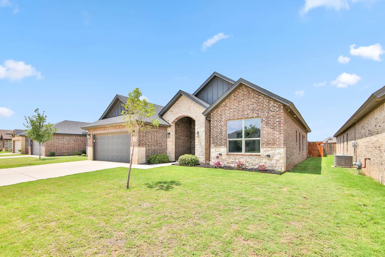 Photo 2 — 5704 117th Street, Lubbock, TX 79424