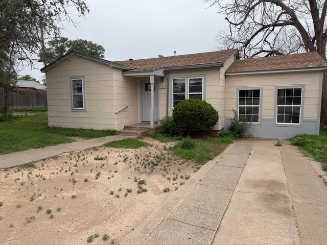 Front exterior — 1514 Avenue F, Levelland, TX 79336