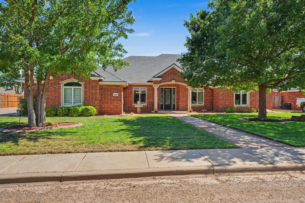 Front exterior — 1414 10th Street, Shallowater, TX 79363