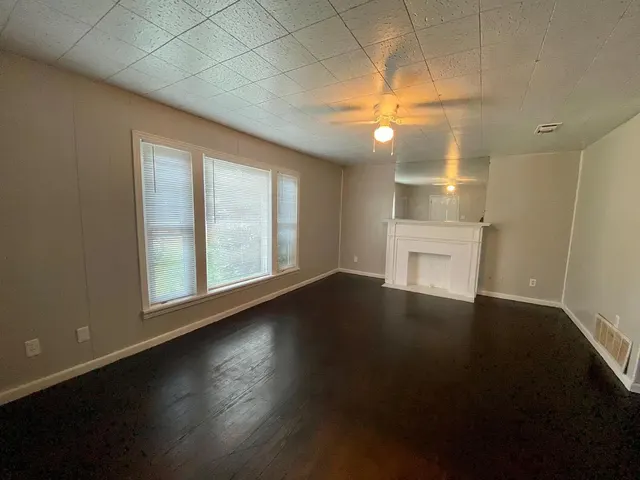 Photo 3 — 2114 29th Street, Lubbock, TX 79411