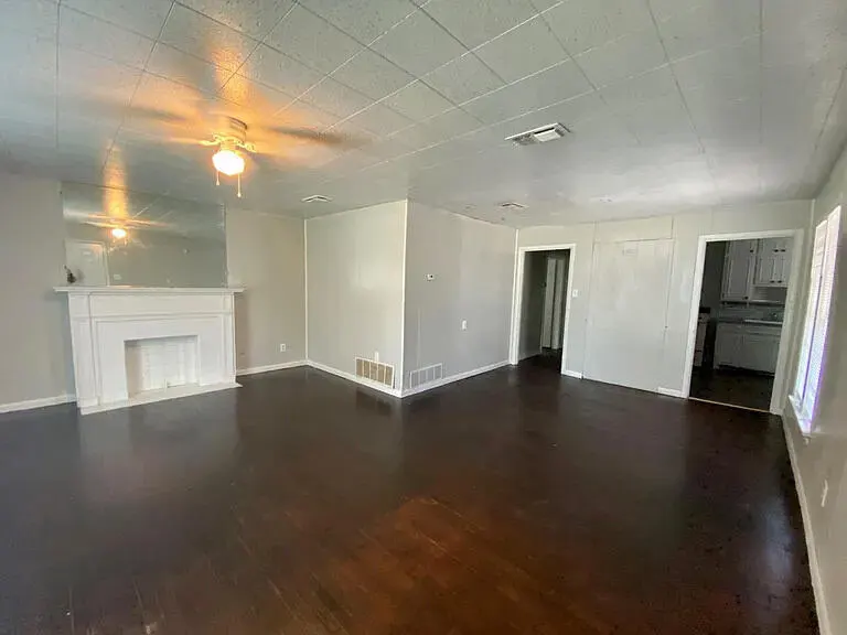 Photo 4 — 2114 29th Street, Lubbock, TX 79411