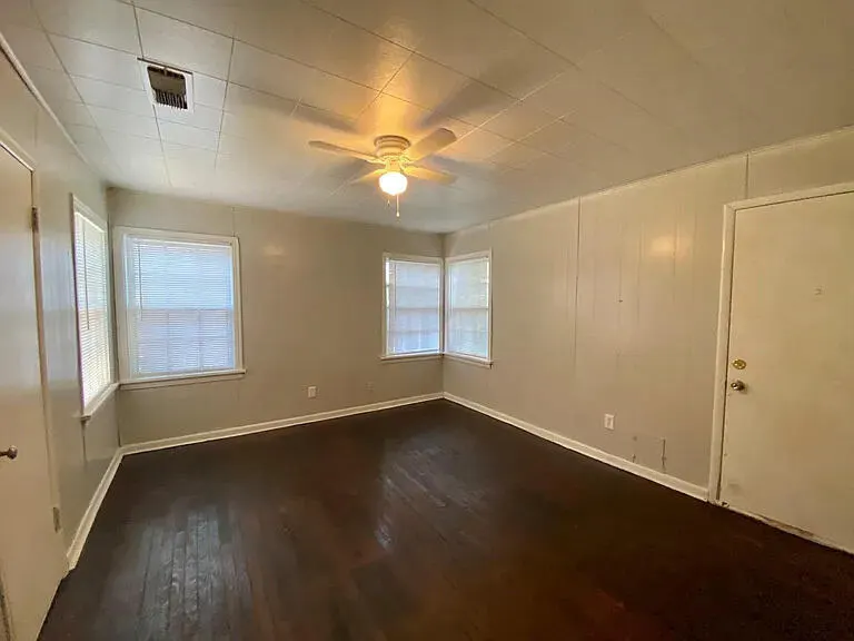 Photo 8 — 2114 29th Street, Lubbock, TX 79411