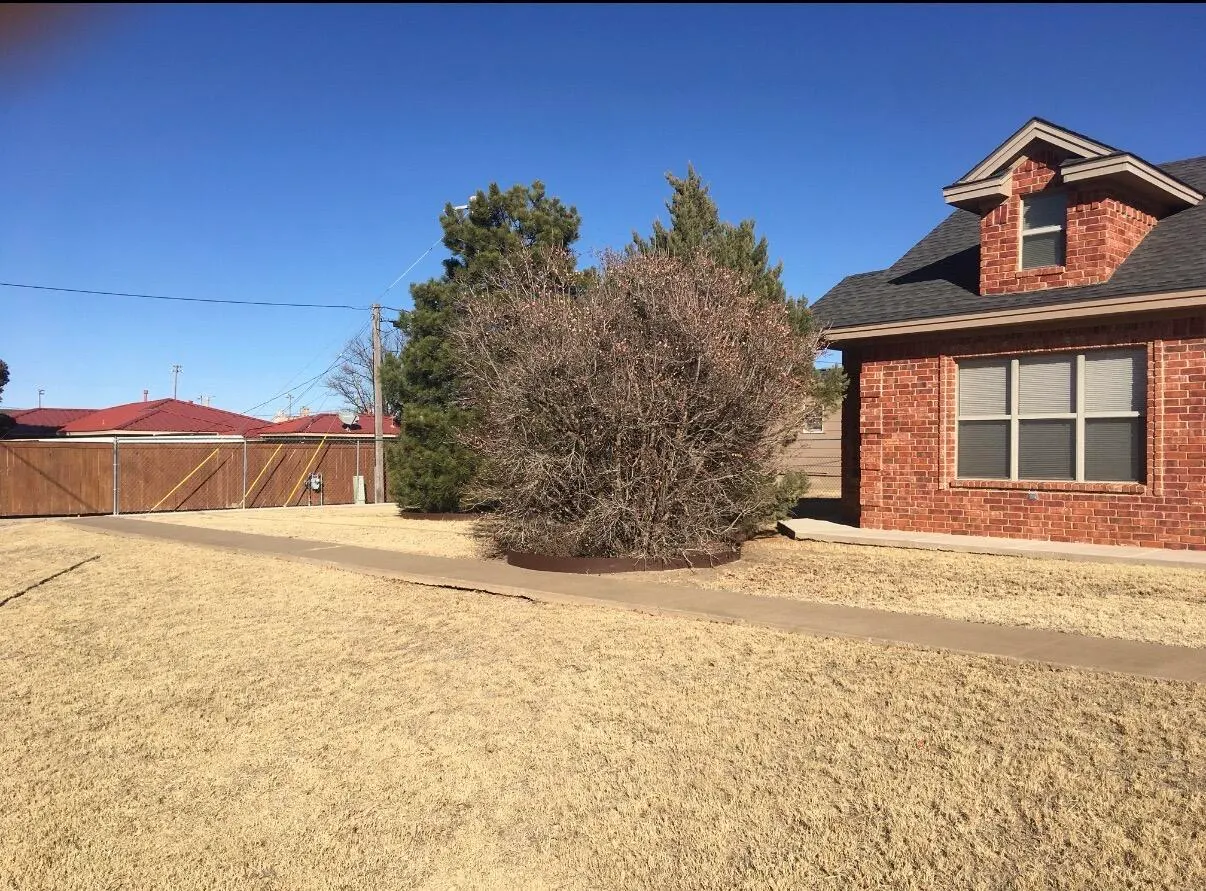 Photo 3 — 101 SE 6th Street, Plainview, TX 79072