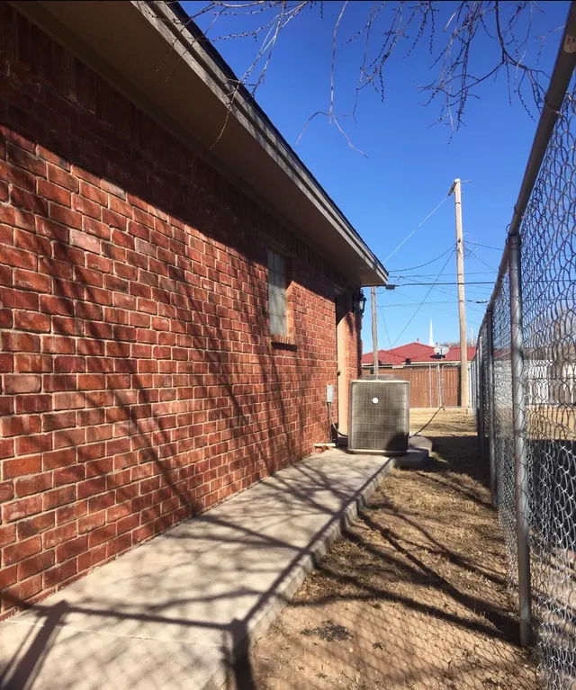 Photo 4 — 101 SE 6th Street, Plainview, TX 79072
